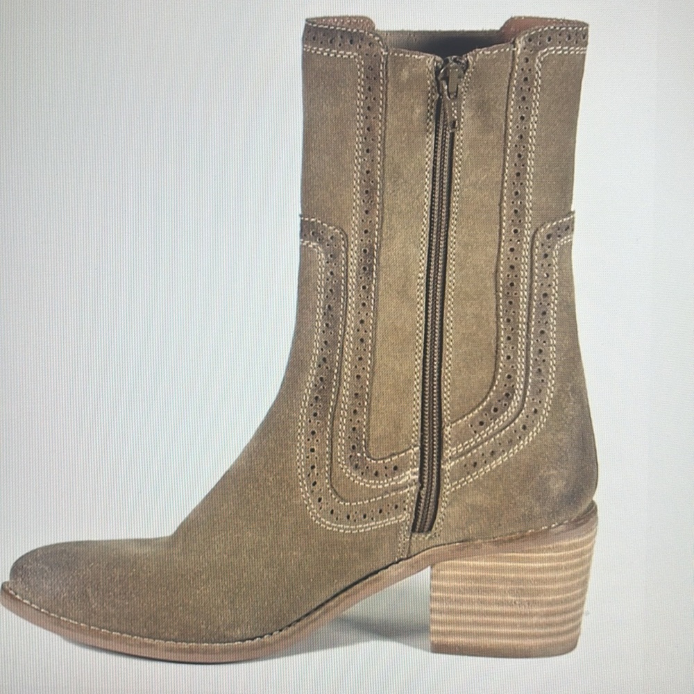 NWT Diba True Morning Dew Boot.   Size 8. Color is Black - Picture 2 of 5